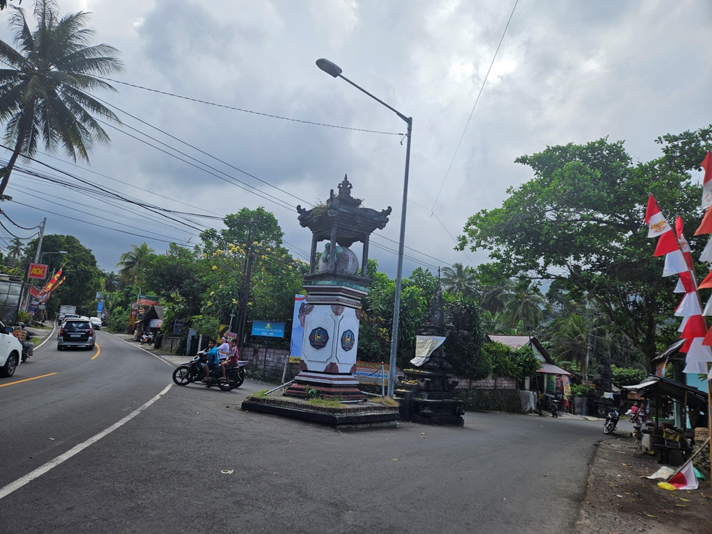 MANGGIS: Patung manggis yang berada di Desa Manggis, Kecamatan Manggis, Karangasem sebagai saksi bisu terbentuknya desa dengan nama buah manggis.
