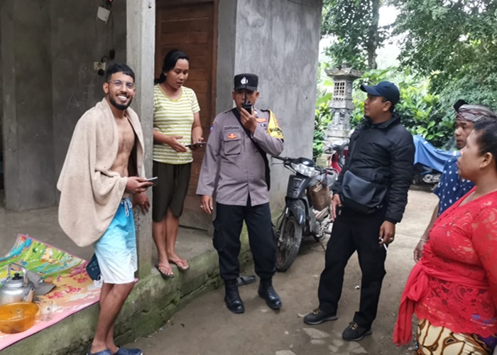 SELAMAT : WNA yang tersesat di Desa Besan, Dawan, Klungkung saat trekking.
