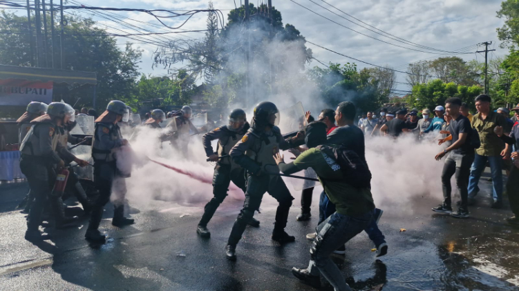 Simulasi Polres Tabanan untuk Penanganan Kerusuhan di Pilkada 2024