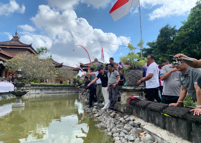 MANCING MANIA: DPRD Bali menggelar lomba mancing pada Jumat (16/8) bertempat di kolam DPRD Bali.