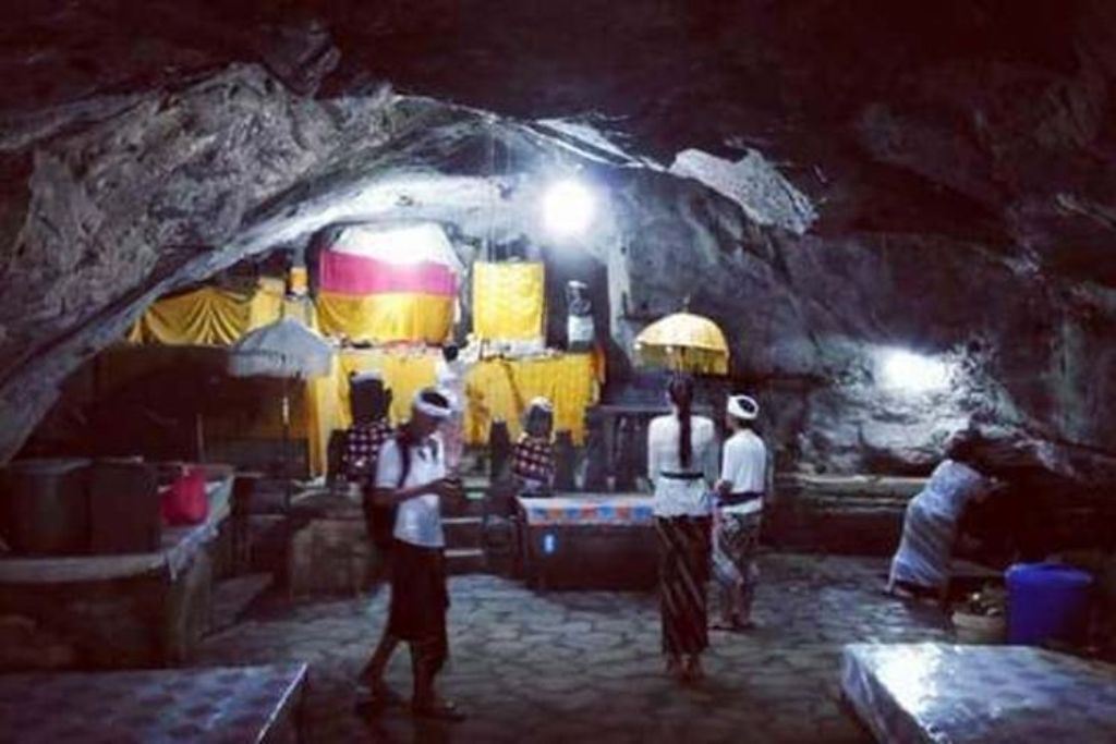 Pura Keraban Langit di Desa Sading, Badung