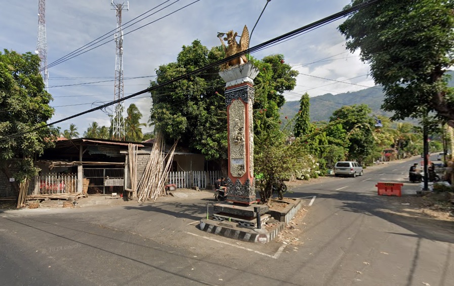 Sejarah Desa Les, Kecamatan Tejakula, Buleleng, Bali ini cukup unik. Pernah bernama Desa Panjingan, kemudian berpindah karena serangan Orang Bajo.