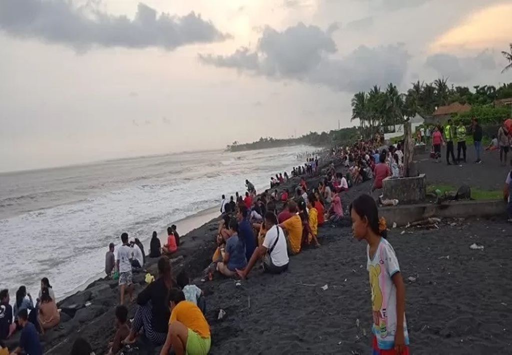 Pantai Lebih di Gianyar, Bali.