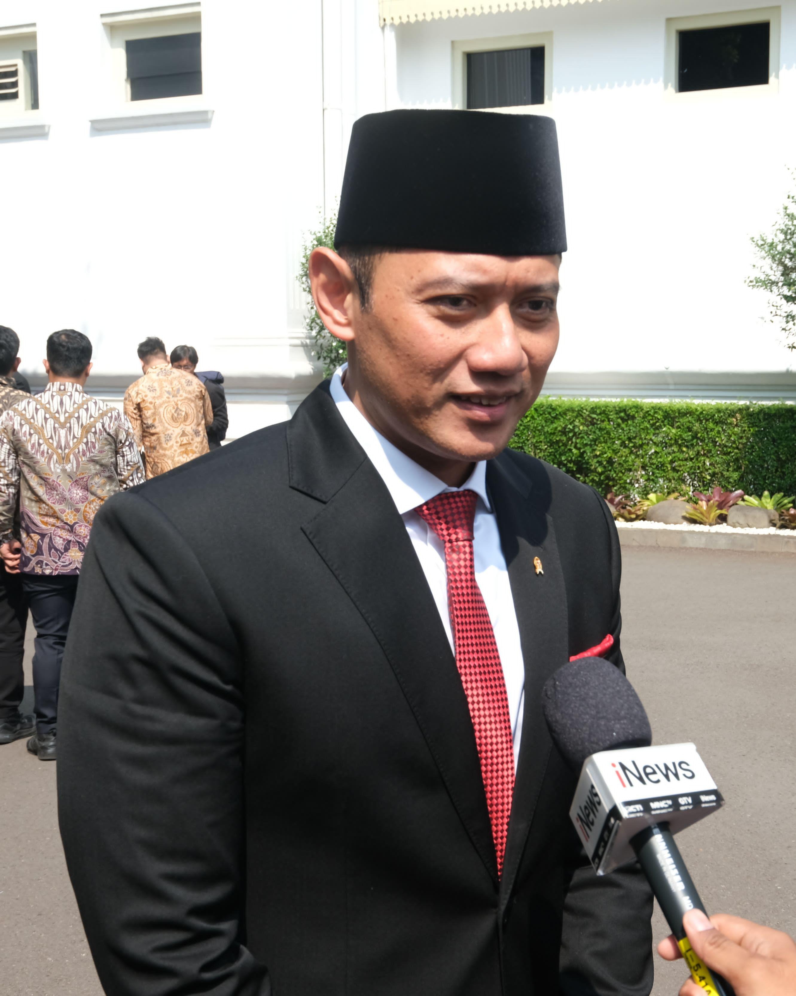 PELANTIKAN: Menteri ATR/BPN, Agus Harimurti Yudhoyono (AHY) menghadiri Pelantikan Pejabat Negara Republik Indonesia, di Istana Negara Jakarta.