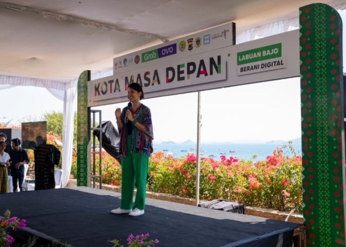 Tirza Munusamy, Chief of Public Affairs, Grab Indonesia memberikan sambutan di acara Acara Puncak Kota Masa Depan dan Peluncuran Pusat Keamanan dan Keselamatan untuk Wisatawan.