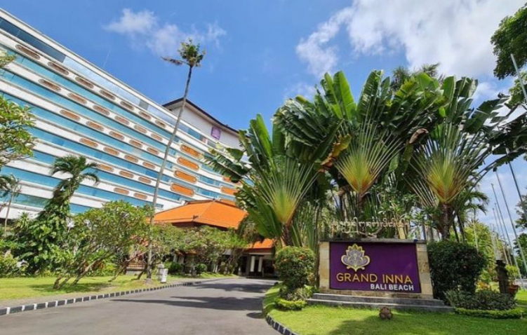 Bangunan Bali Beach Hotel sebelum direnovasi