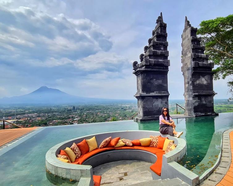 MERAPI: Candari Heaven merupakan destinasi kuliner dan penginapan di kawasan Prambanan dengan pemandangan Gunung Merapi.