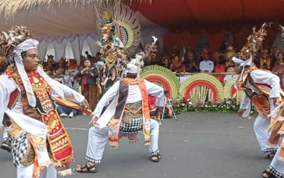 BARIS NANG DUDU: Sejarah Tari Baris Nang Dudu berkaitan dengan kehidupan agraris masyarakat Desa Pujungan Tabanan.