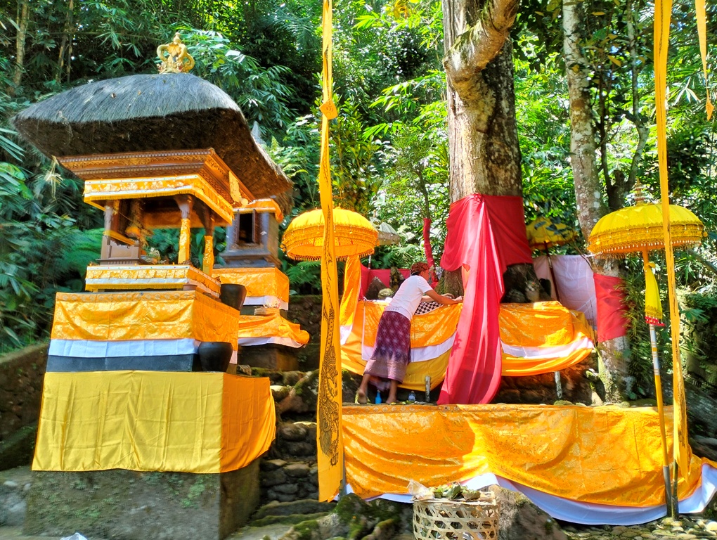 Pura Pecalang yang dipercaya sebagai tempat memohon kewibawaan bagi para pecalang di Bali.
