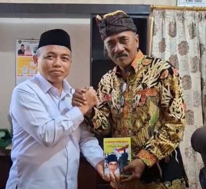 MODERAT: Wayan Natha Daeng Nai yang akrab dipanggil juragan koran dikukuhkan sebagai tokoh moderat dan toleransi oleh Kantor Kementerian Agama Takalar.