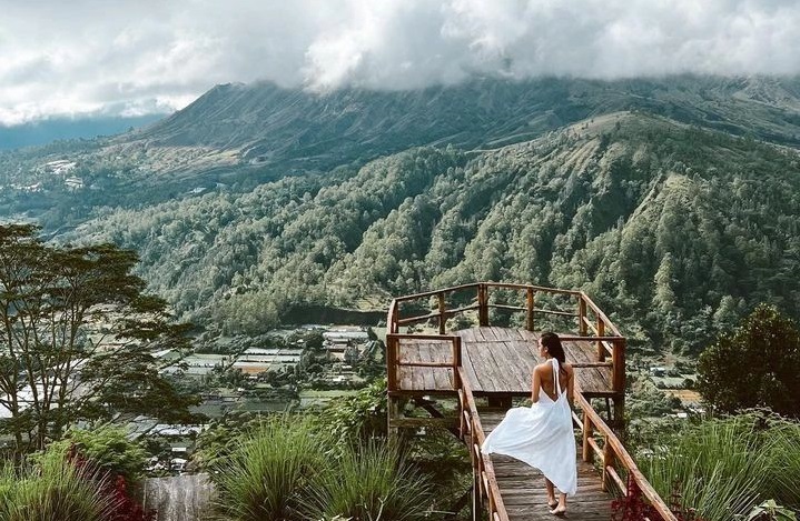 Sukawana Sunrise Spot di Desa Sukawana, Kecamatan Kintamani, Kabupaten, Bali.