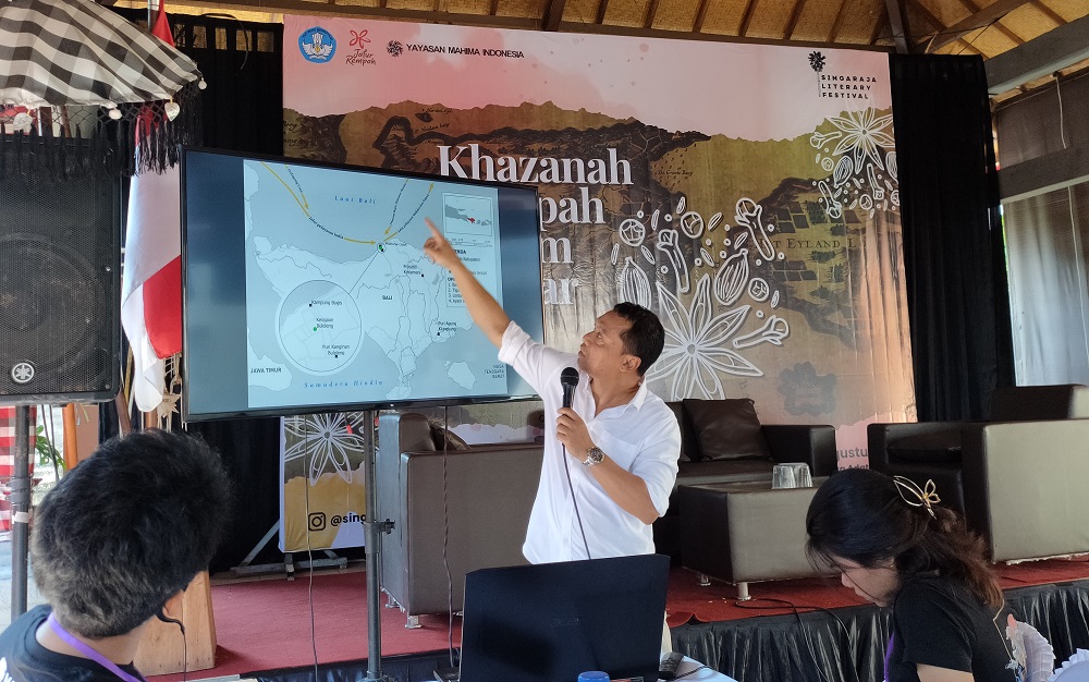 Pemaparan materi khazanah rempah dalam lontar oleh Adi Wicaksono