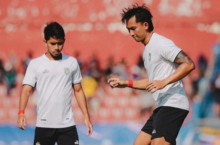Made Tito Wiratama (kiri) dan Komang Tri Arta Wiguna adalah jebolan akademi Bali United yang kini tergabung di skuad utama.