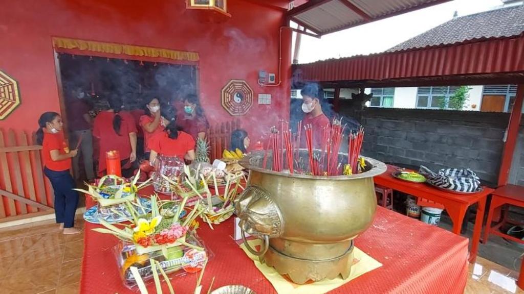 Perayaan Imlek komunitas Tionghoa di Desa Nongan, Kecamatan Rendang, Karangasem, Bali.