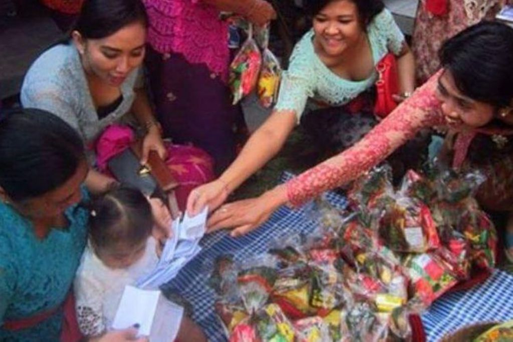 Ritual Napak Sithi bagi umat Hindu Bali.