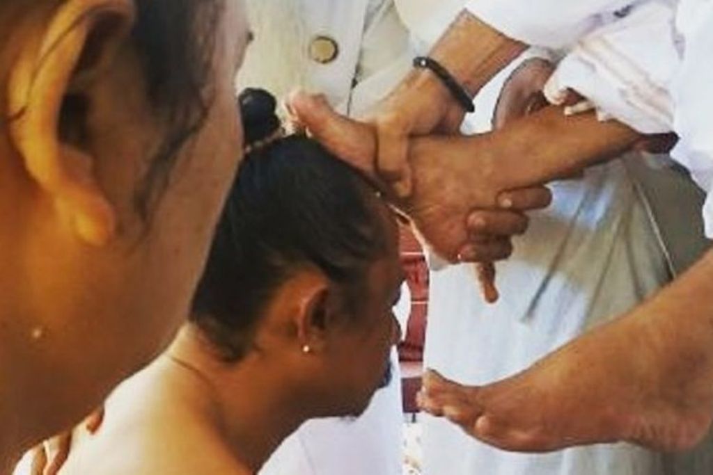 Prosesi mediksa bagi seorang sulinggih umat Hindu Bali.