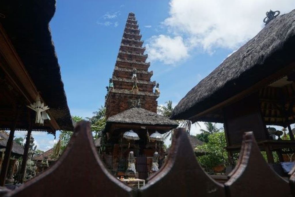 Pura Puru Sada, adalah salah satu cagar budaya di Desa Kapal, Kecamatan Mengwi, Kabupaten Badung, Bali.