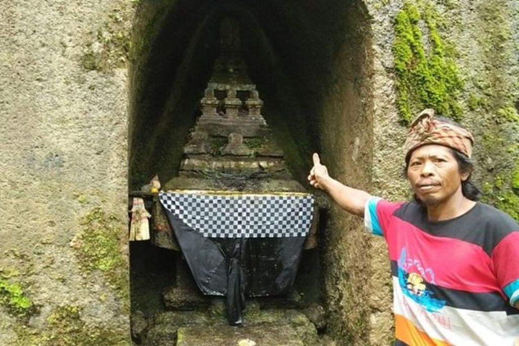Candi Tebing di Banjar Jukut Paku, Desa Singakerta, Kecamatan Ubud, Gianyar, Bali.