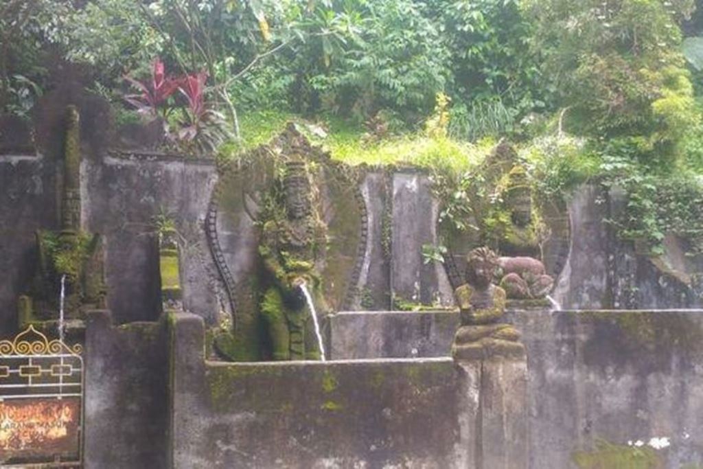 Pancoran Batan Nyuh di Banjar Langon, Desa Adat Kapal, Kabupaten Badung, Bali