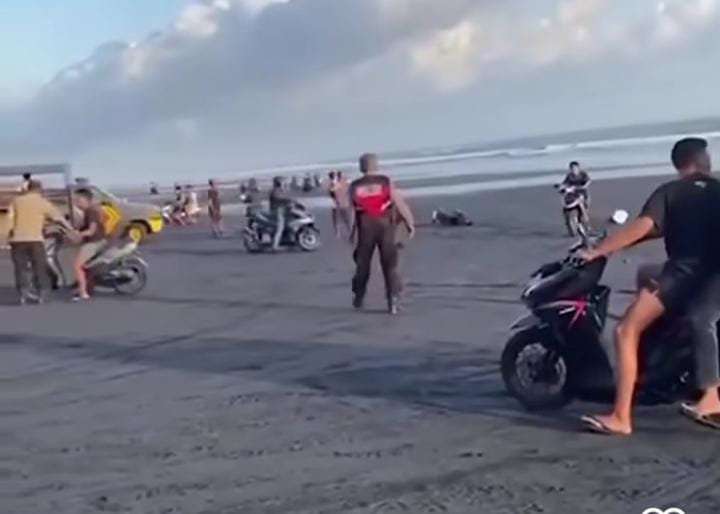 Viral petugas kepolisian terlibat aksi kejar-kejaran dengan sejumlah pemuda