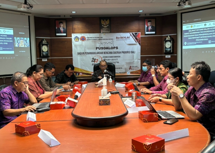 EVALUASI: Rapat evaluasi Tim Koordinasi Daerah Pencegahan dan Pengendalian Zoonosis Penyakit Infeksi Baru (PIB) Provinsi Bali, I Made Rentin di BPBD Provinsi Bali pada Selasa (27/8)