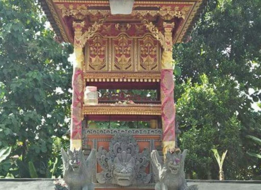 Pelingguh Kemulan bagi keluarga Hindu Bali.