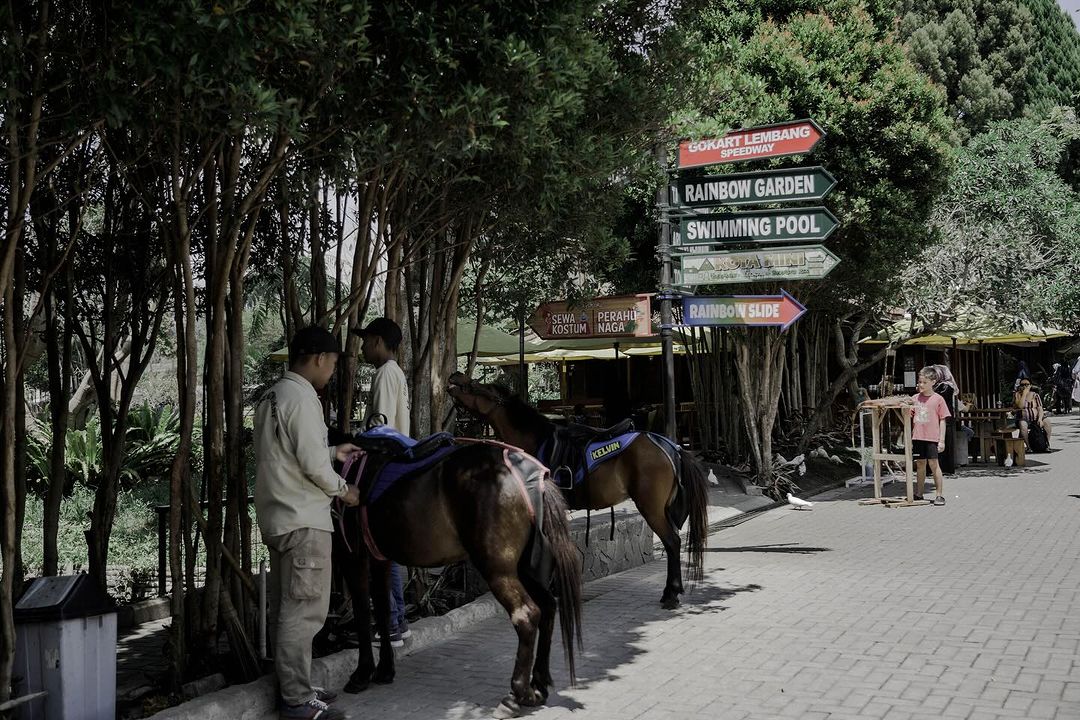 Floating Market di Lembang terus menjadi destinasi favorit bagi wisatawan yang mencari pengalaman wisata unik dan seru.