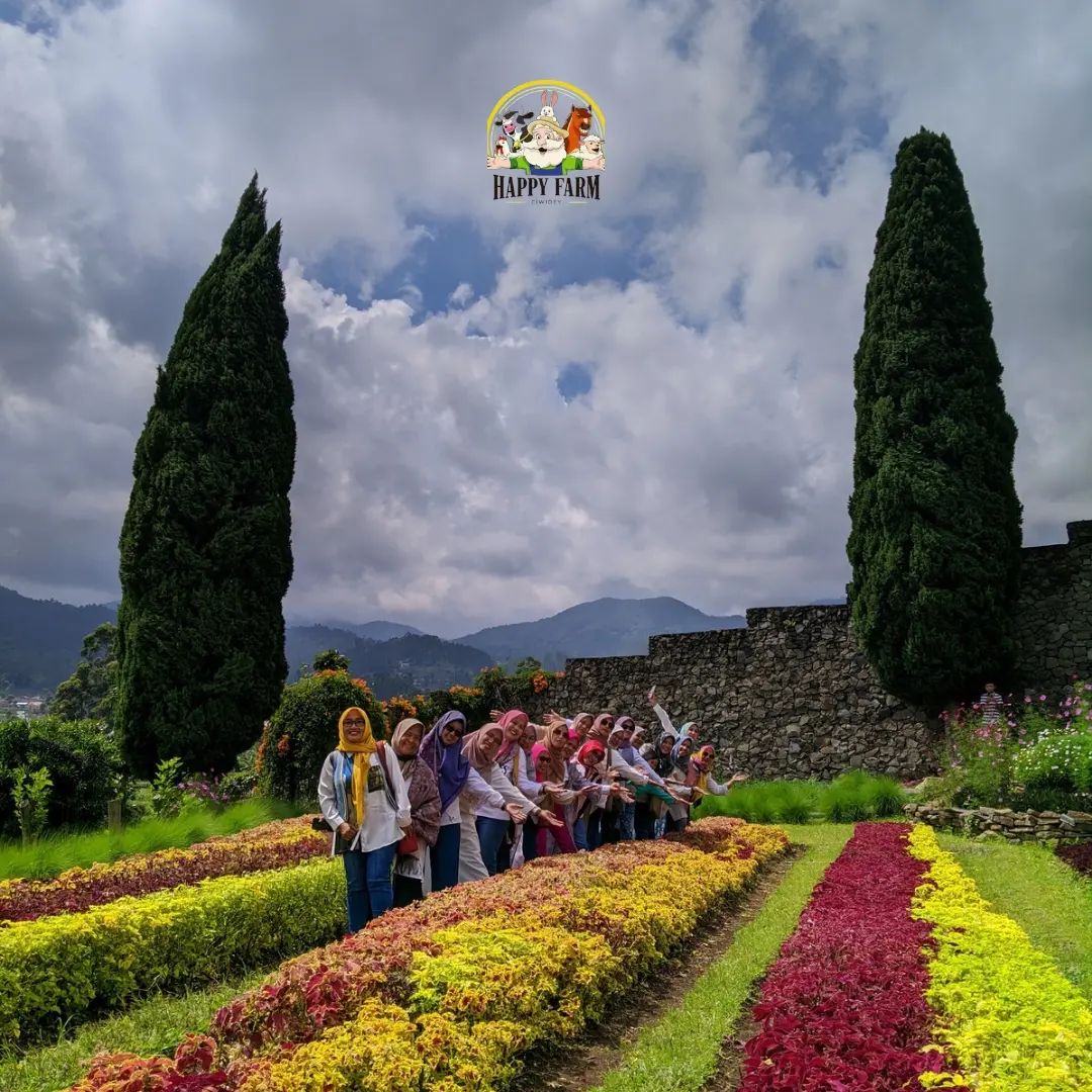 Happy Farm di Ciwidey menjadi salah satu destinasi wisata favorit bagi keluarga yang mencari tempat rekreasi ramah anak.