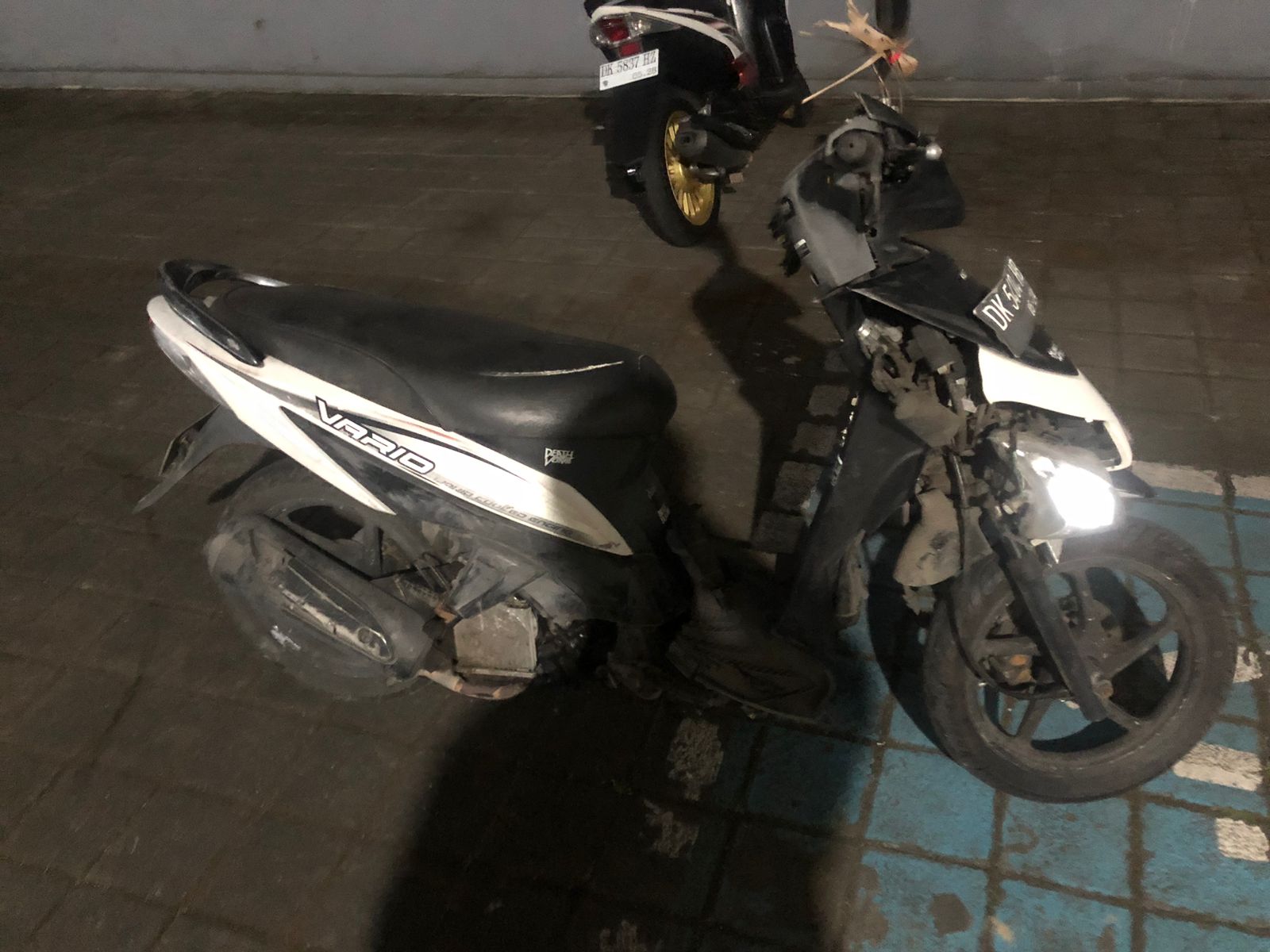 Motor Vario yang dipakai korban I Ketut Agus Juni Arta saat tabrakan di Peran, Baturiti, Tabanan.