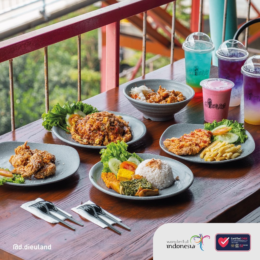 Sarae Hills, destinasi wisata terbaru di Bandung, menghadirkan pengalaman berlibur yang unik dengan perpaduan antara area kuliner dan spot foto ikonik.