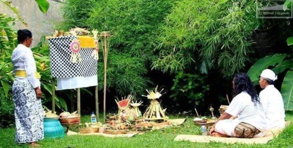 Pelinggih Turus Lumbung, Tempat Pemujaan Sementara yang Sudah ada sejak&nbsp; abad ke lX.
