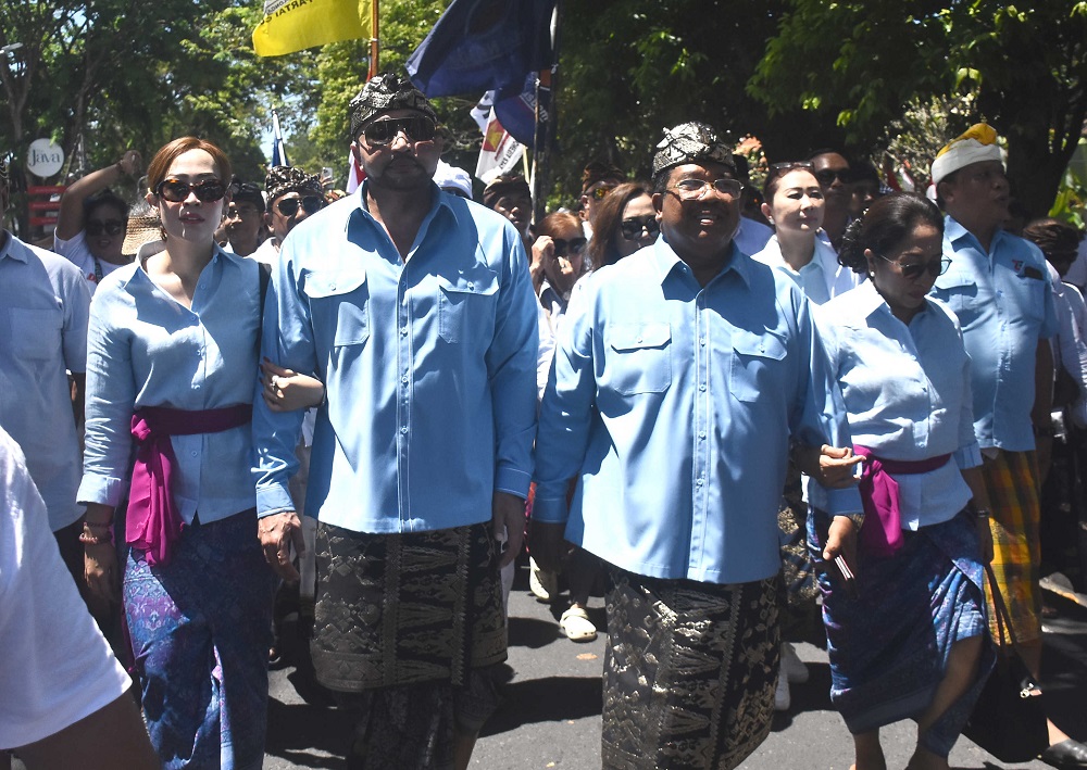 I Made Muliawan Arya alias De Gadjah dan Putu Agus Suradnyana mendaftar sebagai cagub-cawagub Bali ke KPU Bali, 29 Agustus 2024.