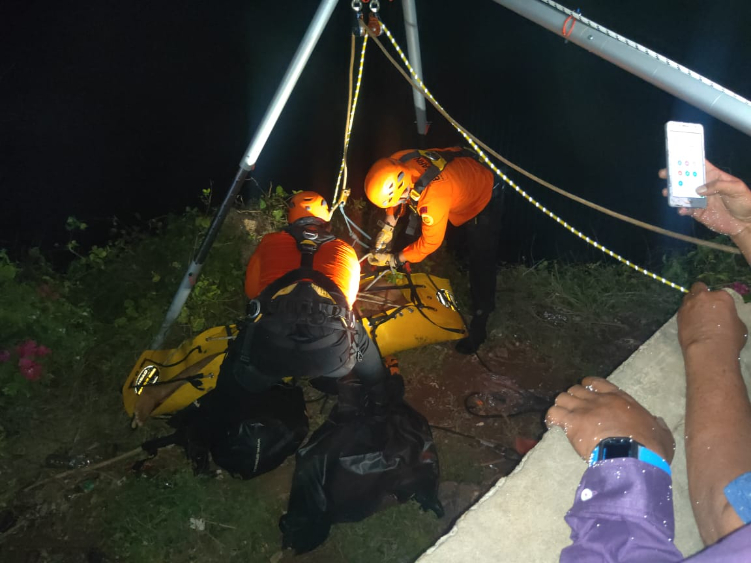 Mr X ditemukan tersangkut di bebatuan Tebing Pura Uluwatu.