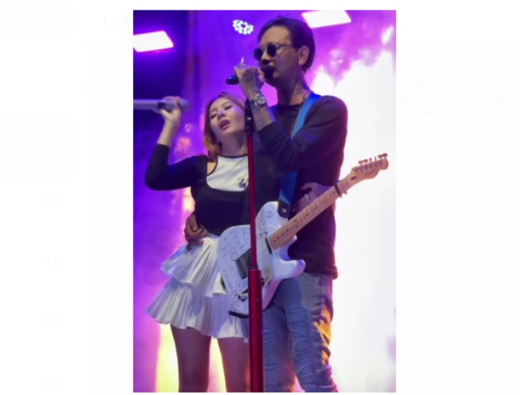 Penampilan Yessy Diana dengan Krisna Kis Band