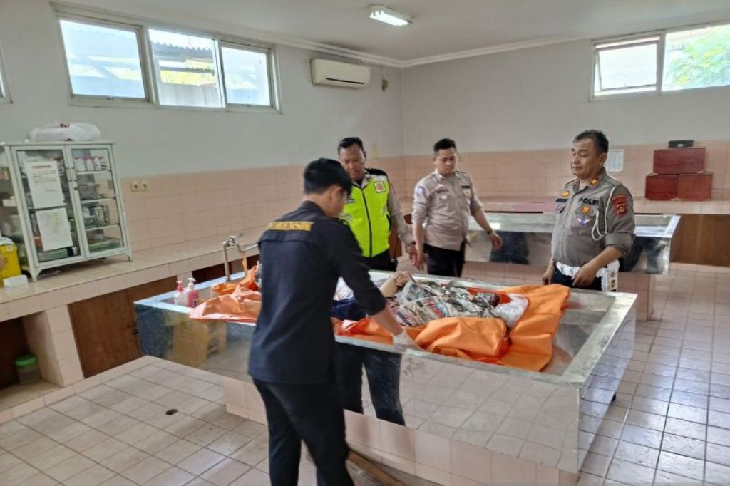 Aparat Kepolisian Palembang, Sumatera Selatan mengungkapkan kronologi kecelakaan lalu lintas sepeda motor yang menewaskan seorang wanita di Jalan TPH Sofyan Kenawas, Gandus, Sabtu (31/8/2024).  (ANTAR