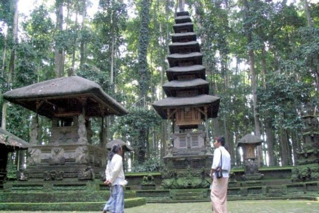 Pura Pucak Bukit Sari di Sangeh, Badung, Bali.