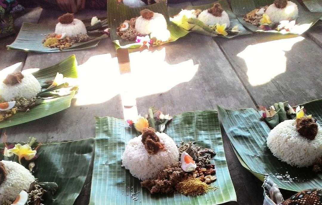 Lawar intaran di Desa Suwug Kecamatan Sawan, Kabupaten Buleleng