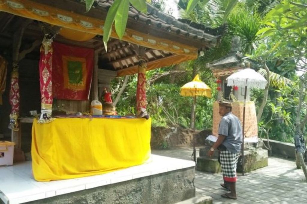 Pura Dalem Bia yang terletak di Desa Pering, Kecamatan Blahbatuh, Kabupaten Gianyar, menyimpan berbagai kisah dan sejarah Hindu Bali yang menarik.