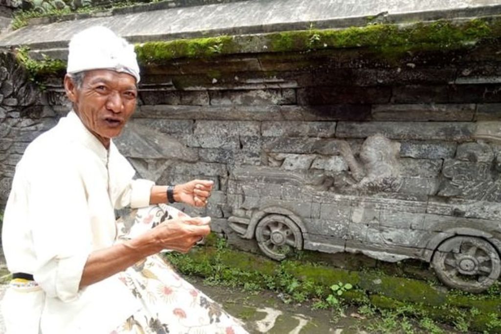 Pura Dalem Segara Madhu yang terletak di Desa Jagaraga, Kecamatan Sawan, Kabupaten Buleleng, menyimpan sebuah kisah Hindu Bali yang tak biasa.
