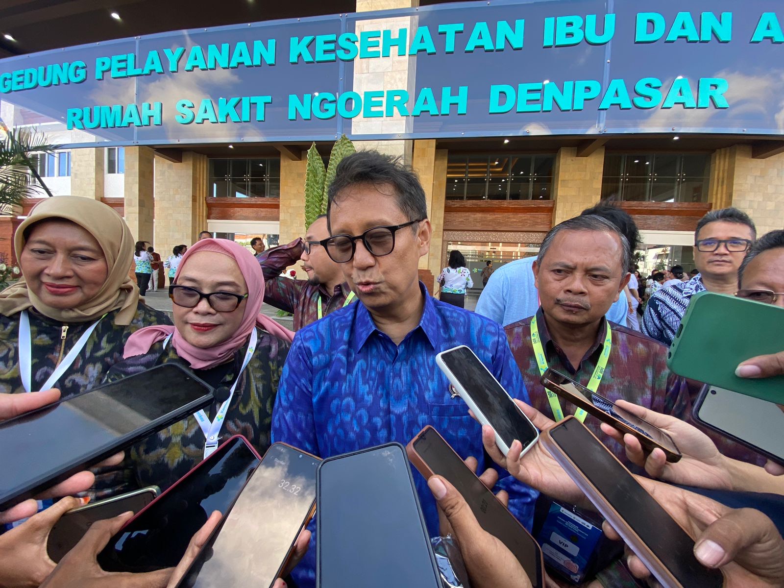 KASUS:&nbsp;Menteri Kesehatan Republik Indonesia, Budi Gunawan Sadikin&nbsp;usai menghadiri peresmian Gedung Pelayanan Kesehatan Ibu dan Anak di RS Prof Ngoerah Denpasar, Senin (2/9)