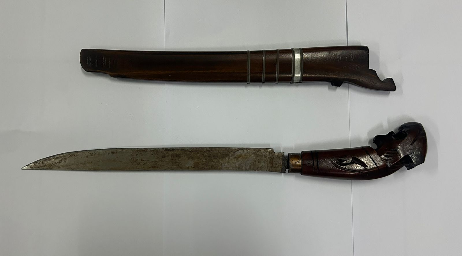 Golok yang dipakai Soni untuk membacok Marthen di Kuta, Bali.