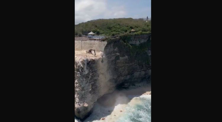 Proyek pembangunan Jalan Inspeksi di Pura Uluwatu Dikecam warganet