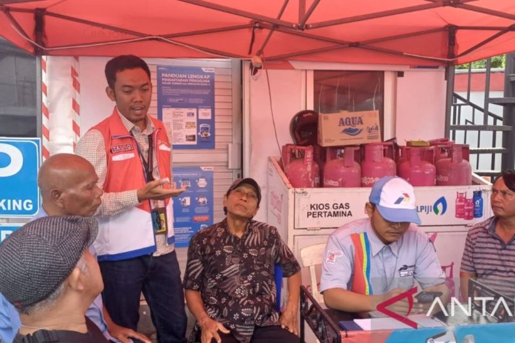 PT Pertamina Patra Niaga memberikan sosialisasi pendaftaran kode QR Pertalite untuk kendaraan roda empat di Denpasar, Bali, Selasa (3/9/2024). ANTARA/HO-Pertamina Patra Niaga