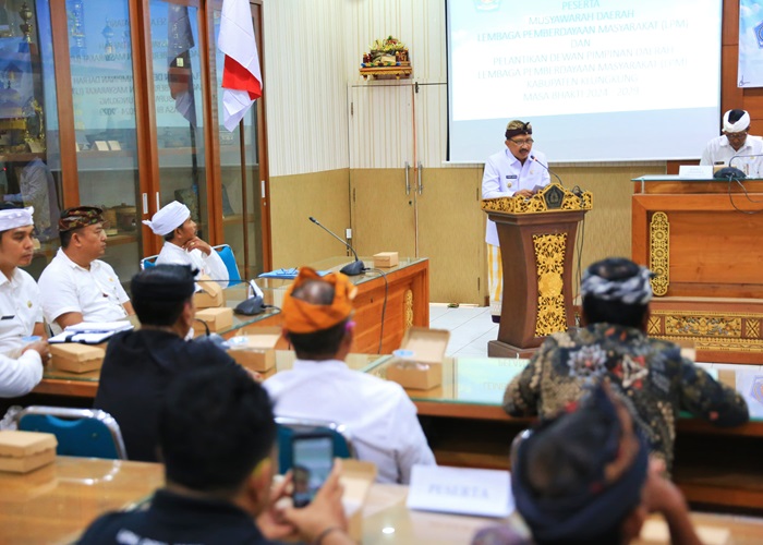 Pj Bupati Klungkung, I Nyoman Jendrika, menghadiri Musyawarah Daerah (Musda) Dewan Pimpinan Daerah Lembaga Pemberdayaan Masyarakat (DPD LPM) Kabupaten Klungkung yang digelar di Ruang Rapat Klungkung.