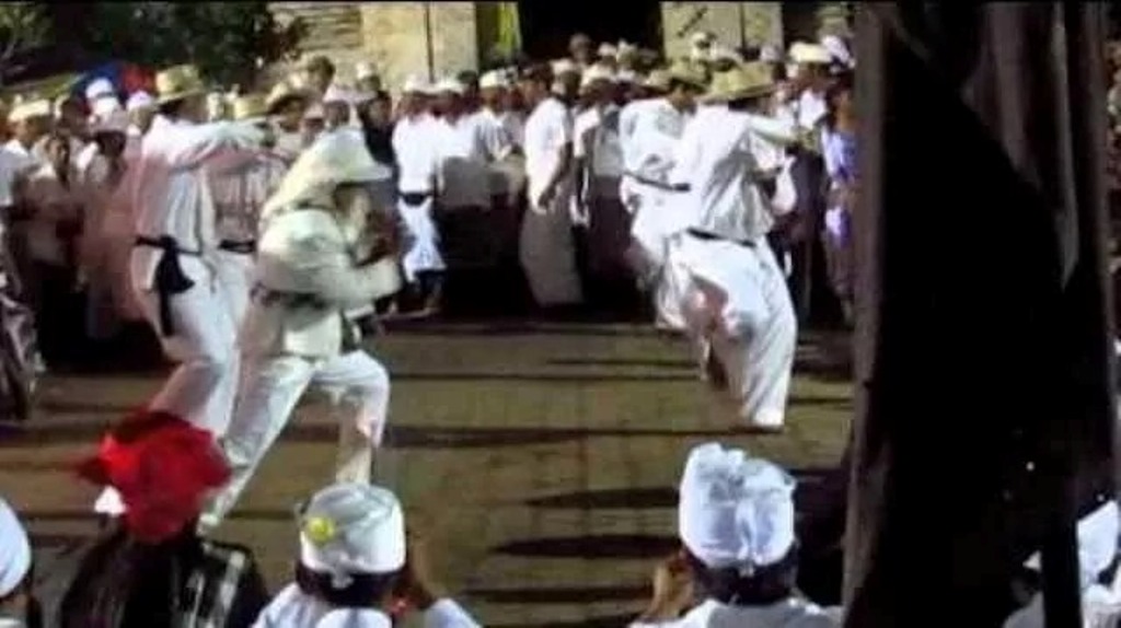 BARIS CINA: Tari Baris Cina merupakan saksi bisu keberadaan Desa Renon yang dibangun pada masa pemerintahan Raja Sri Kesari Warmadewa.