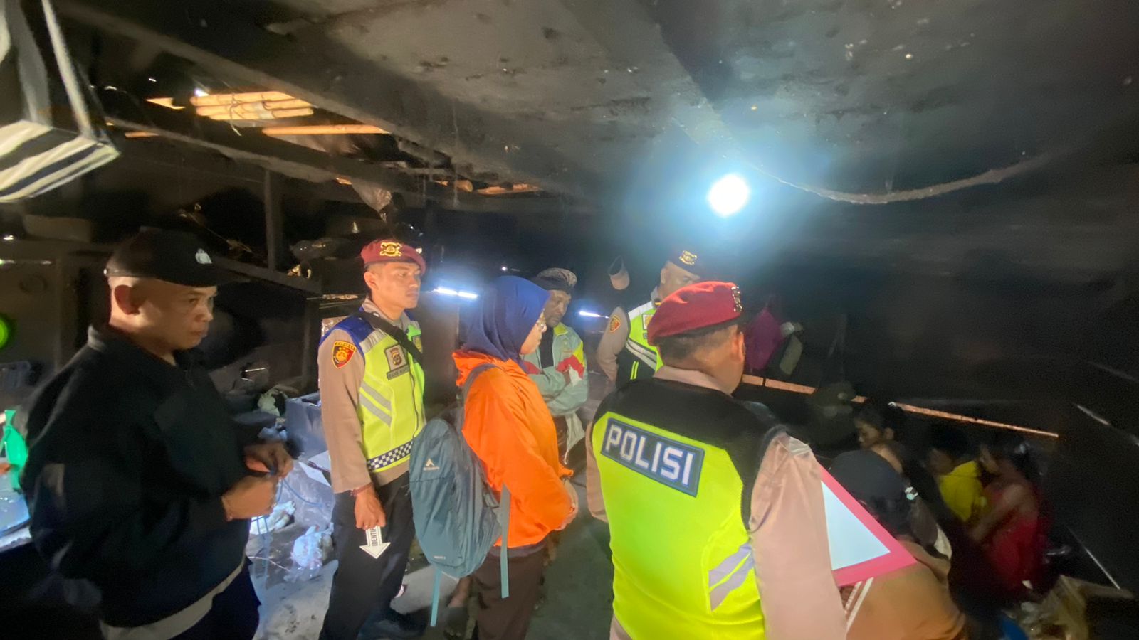 Polisi mendatangi TKP kasus gantung diri di wilayah Kecamatan Kintamani, Kabupaten Bangli, Bali pada Senin malam (2/9/2024).