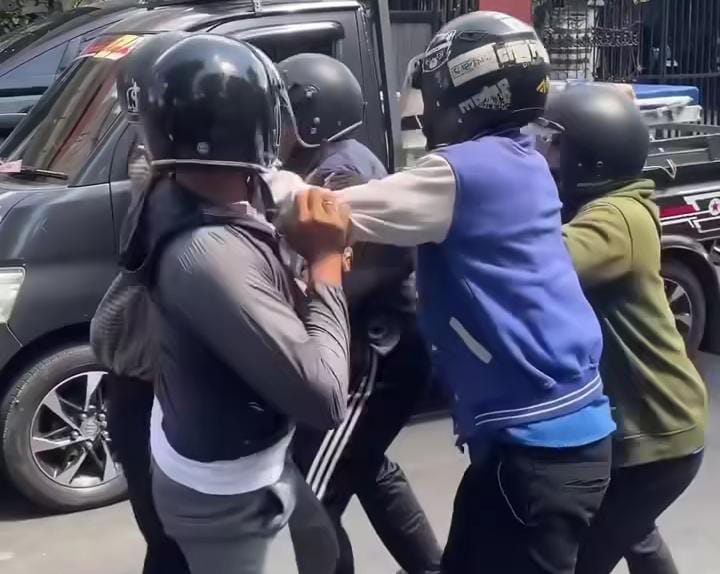 Terjadi cekcok antar pengendara motor di jalan Arjuna Denpasar