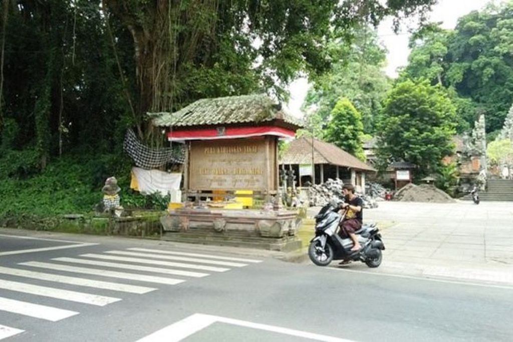 Pura Durga Kutri di di Banjar Kutri, Desa Buruan, Kecamatan Blahbatuh, Kabupaten Gianyar, Bali