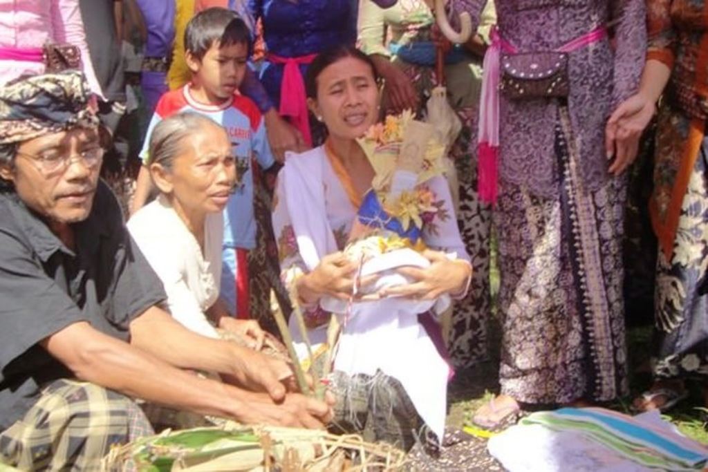 Ritual Ngangkid bagi umat Hindu Bali sebelum ngaben