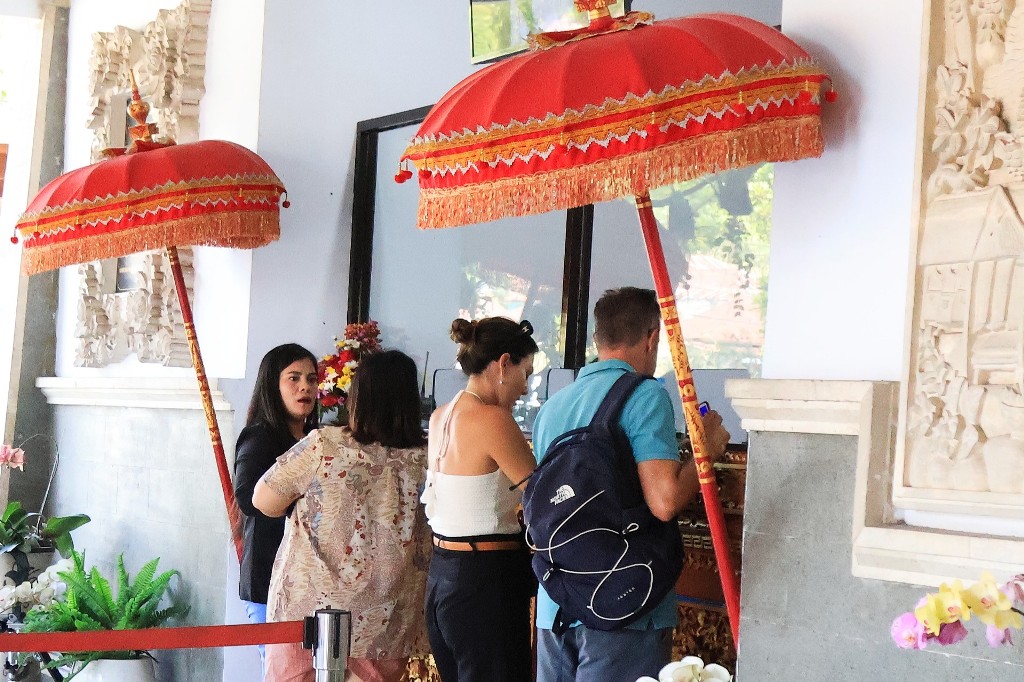 PANTAU: Dinas Pariwisata Provinsi Bali melaksanakan pengecekan Pungutan Wisatawan Asing (PWA) di Daya Tarik Wisata (DTW) Ulun Danu Beratan, Desa Candikuning, Kabupaten Tabanan, Rabu (4/9)
